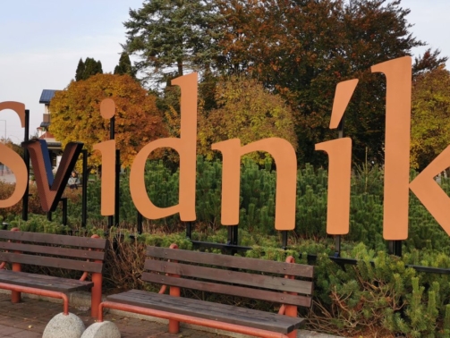 svidnik-napis-s-erbom1