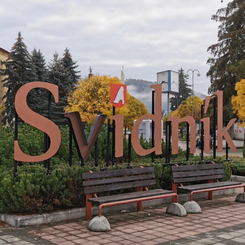 svidnik-napis-s-erbom2